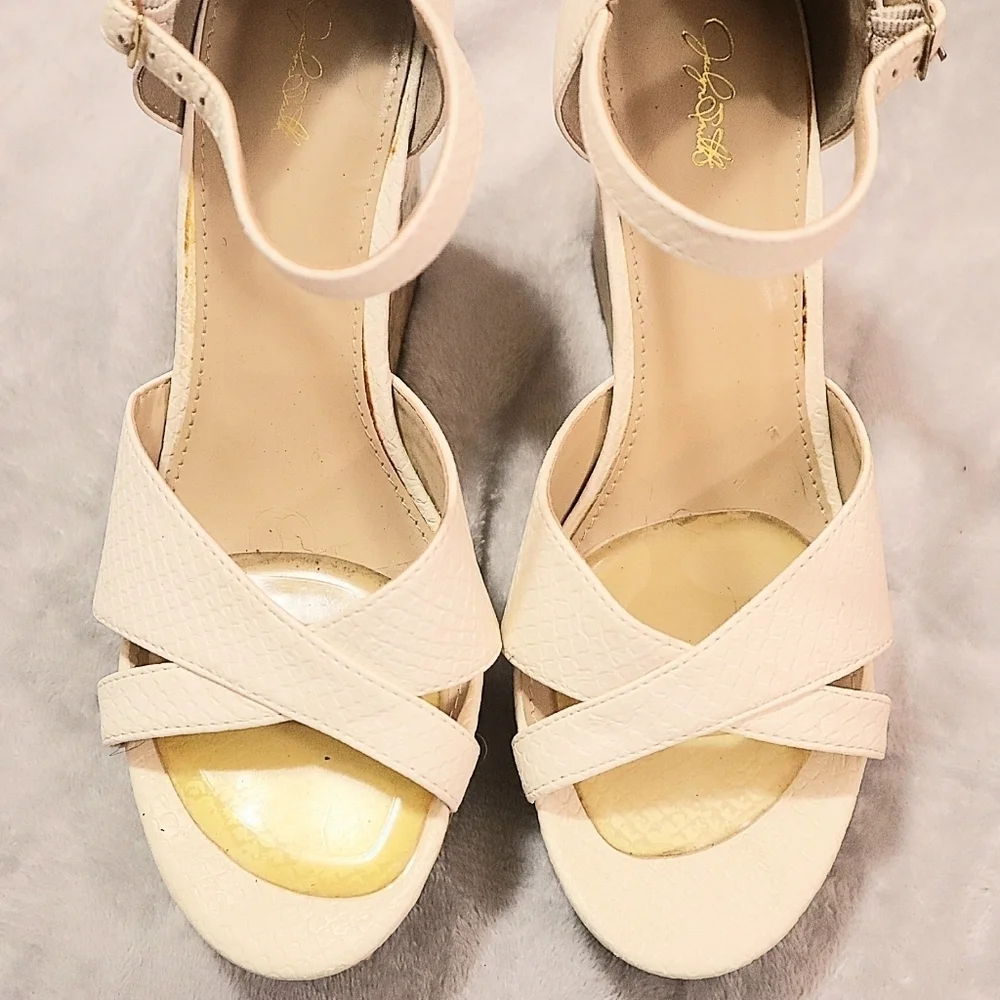 CREAM CORK WEDGES 9 Jaclyn Smith Sandals Heels Classic Wedding Bridal Massey
